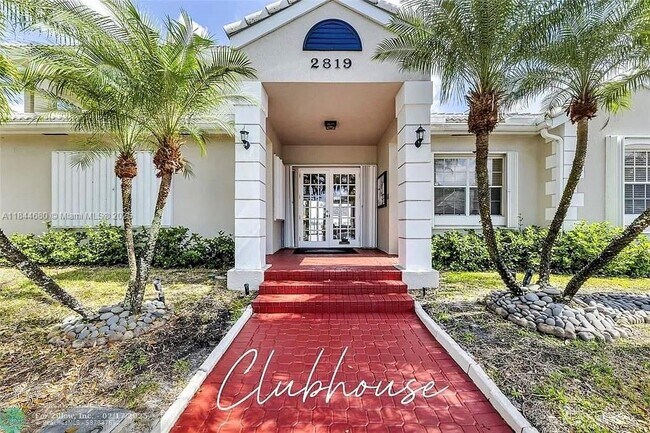 Building Photo - 2841 N Oakland Forest Dr