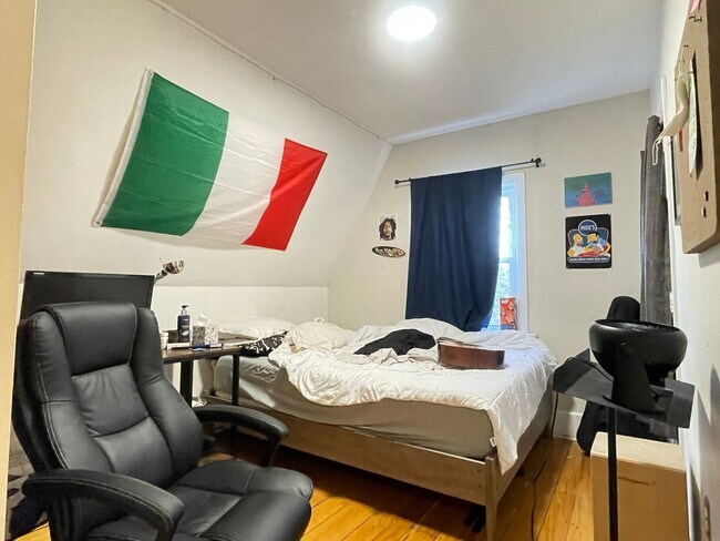 Building Photo - Parker St 3-Bed
