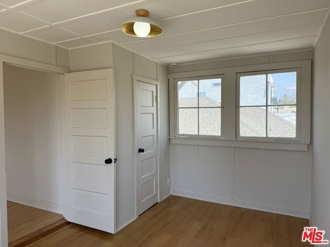 Building Photo - 130 S Ave 63