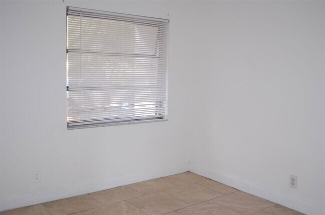 Building Photo - 622 NW 13th St