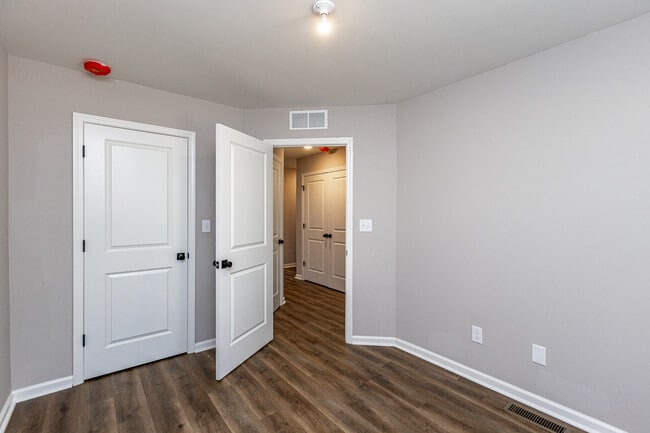 Building Photo - 506 S Main St