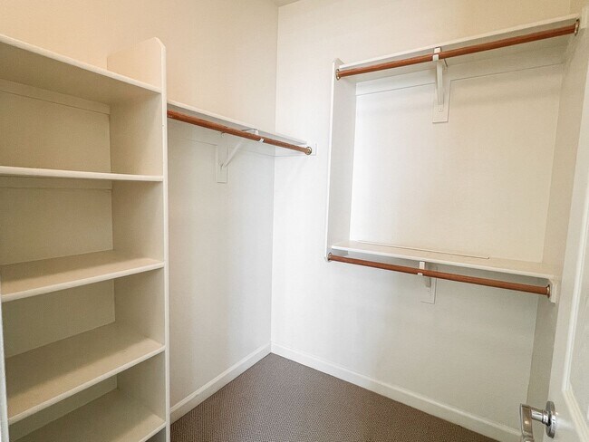 Building Photo - 4 Bed + Office | 3 Bath | 3-Car Garage | E...