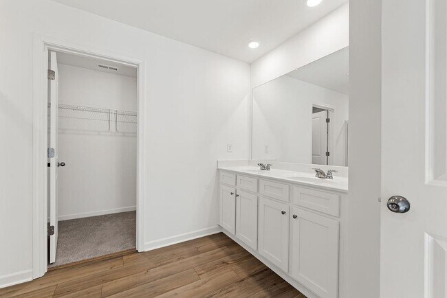 Building Photo - 103 Dewitt Dr
