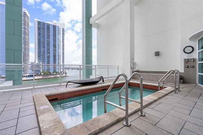Building Photo - 900 Brickell Key Blvd