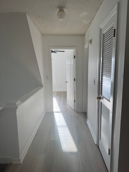 Building Photo - 4517 Jamaica Pl