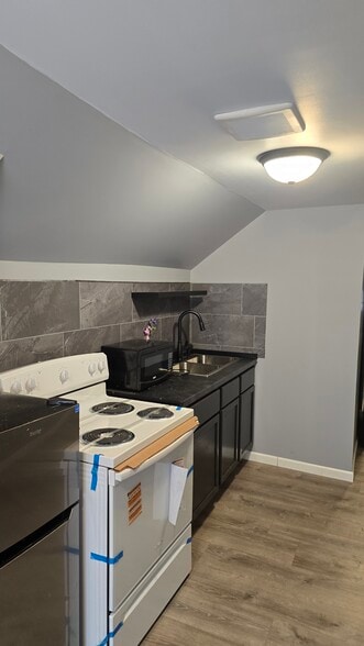 Building Photo - 1550 Richard Gordon Hatcher Blvd