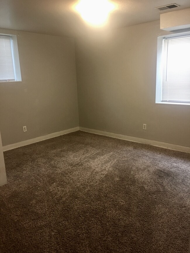 Building Photo - 533 14th Ave