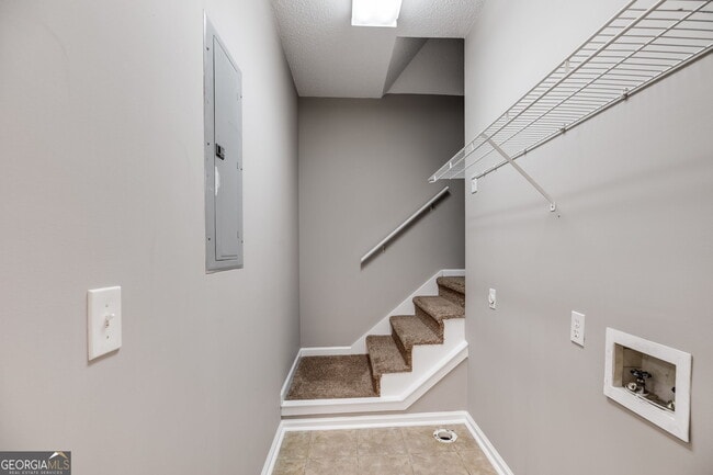 Building Photo - 140 Fairfield Rd