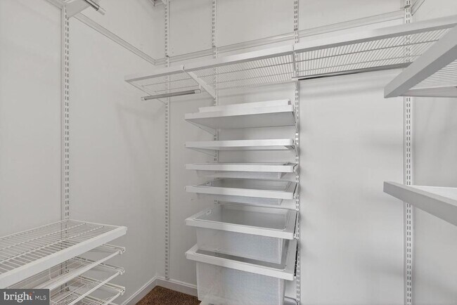 Building Photo - 1390 Kenyon St NW