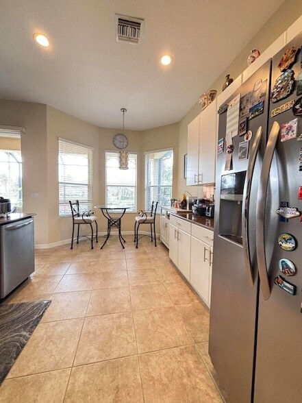 Building Photo - 6532 SE Broadmoor Ln