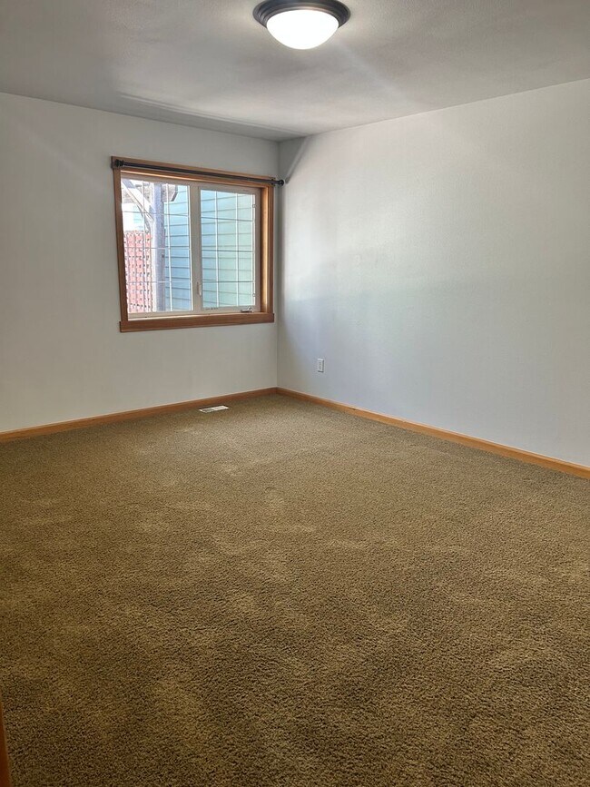 Building Photo - Adorable townhome for rent!