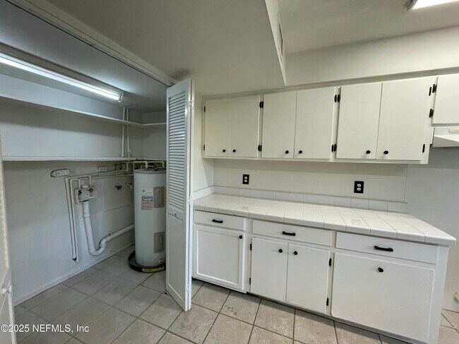 Building Photo - 5258 Janice Cir S