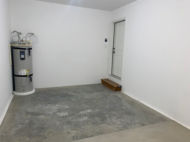 Building Photo - 51 Phoebe Ln