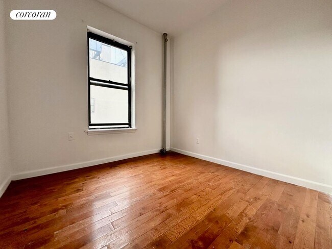 Building Photo - 40 W 127th St