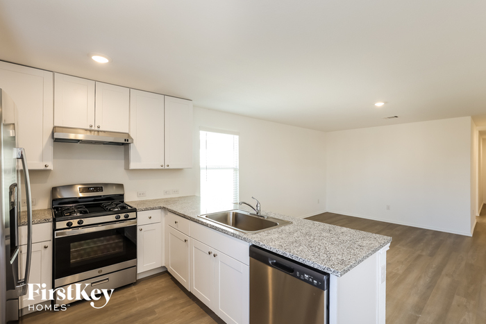 Building Photo - 10642 Vinateros Dr