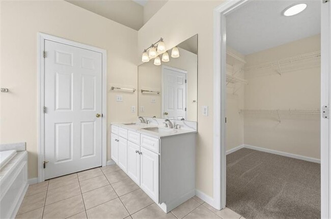 Building Photo - 223 Cottonwood Ln