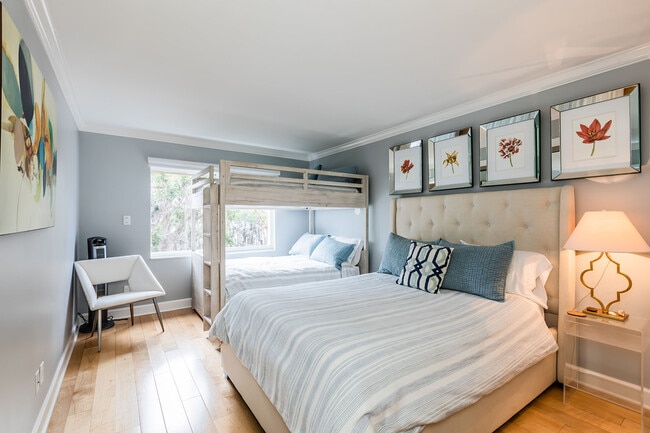 Building Photo - 2203 Gulf Shore Blvd N