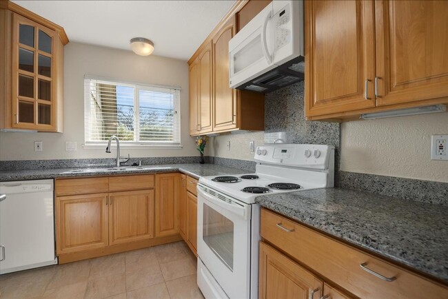 Building Photo - Remodeled 3 Bed 2.5 Bath Townhouse Sunnyvale