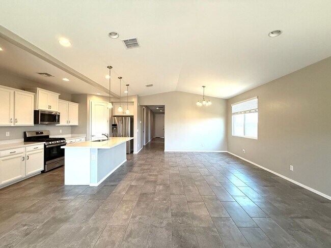 Building Photo - Beautiful 3-Bedroom Home for Rent in Saddl...