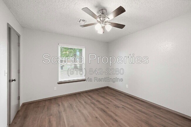 Building Photo - 1105 W Vicksburg Pl