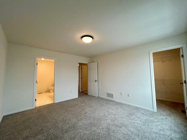 Building Photo - Spacious & Stylish 3-Bed Home with Modern Finishes and Attached 2-Stall Garage