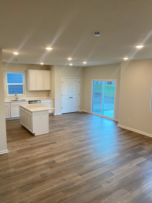 Building Photo - 3872 Riverstone Dr