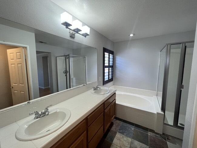 Building Photo - 1176 Saratoga Ct