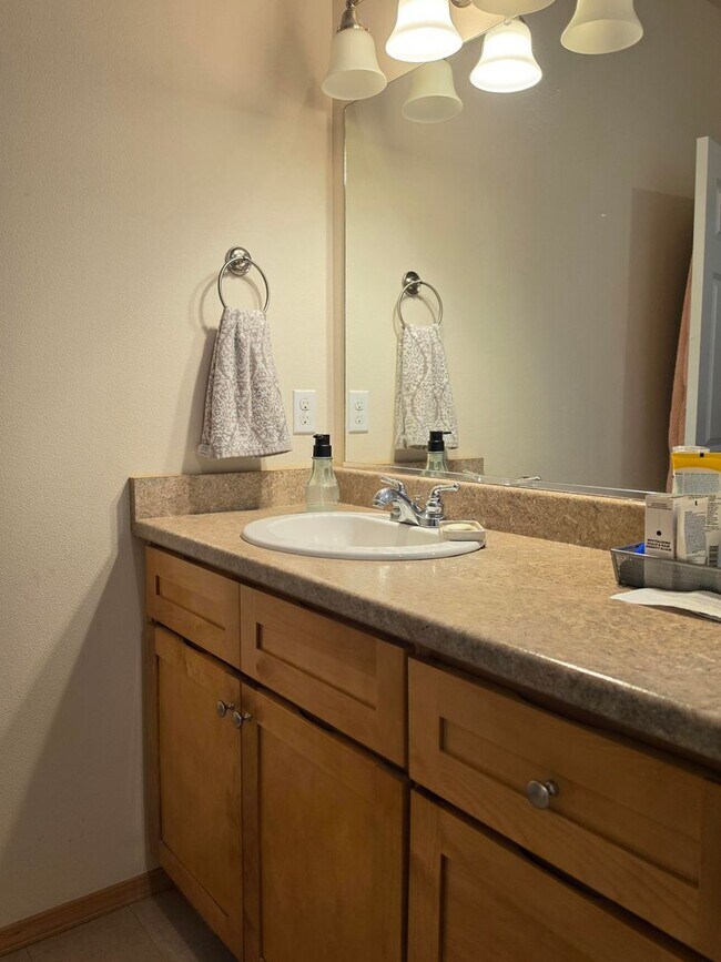Building Photo - 3 Bedroom Rambler in Poulsbo's Chateau Ridge Neighborhood!