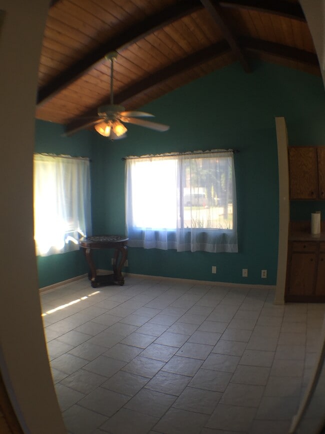 Building Photo - Cottage