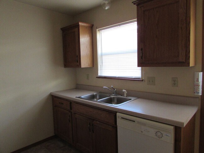 Building Photo - 25010 Scenic Dr