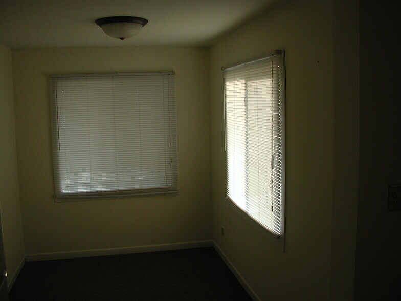 Building Photo - 402 Wolfe Ave
