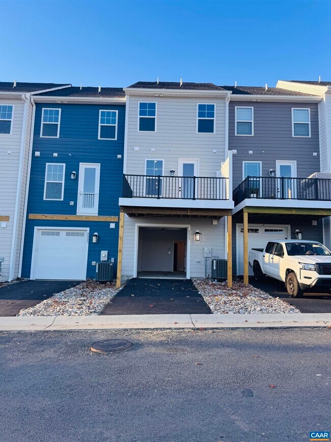 Building Photo - 2225 Woodburn Rd