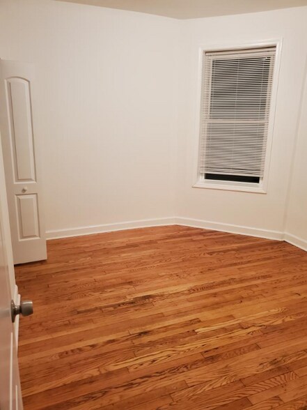 Building Photo - 7344 S Emerald Ave