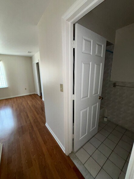 Building Photo - 28 Delavan Pl