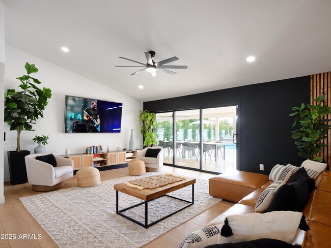 Building Photo - 15218 N 61st St