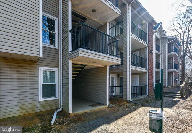 Building Photo - 3303 Wyndham Cir