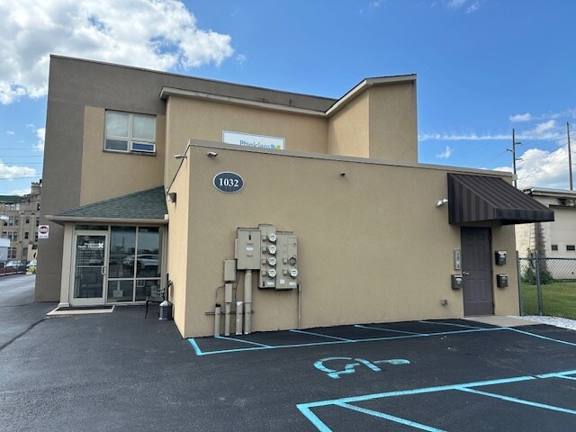 Building Photo - 1032 N Washington Ave