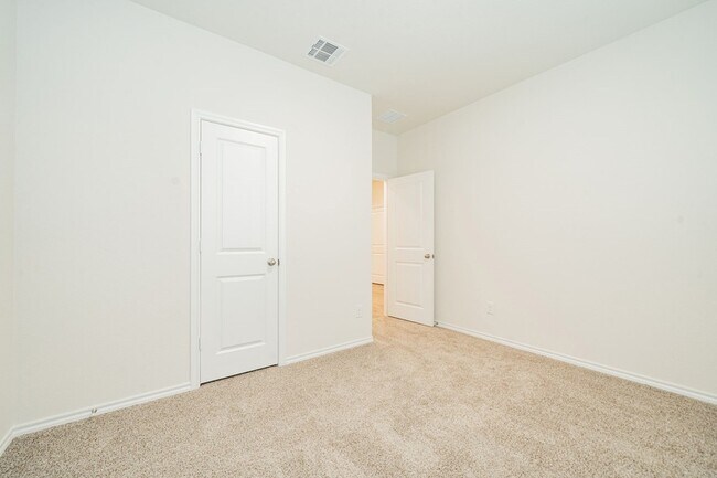 Building Photo - 2126 Thornton Dr