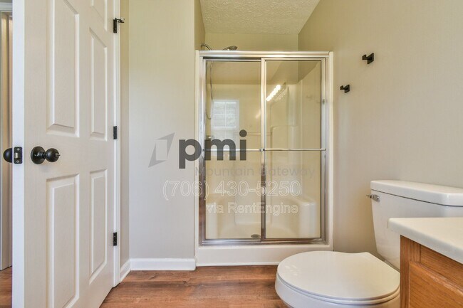 Building Photo - 138 Sunset Oaks Dr