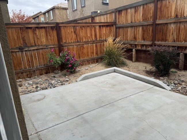 Building Photo - East Sparks Three Bedroom Home