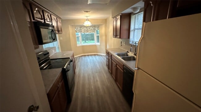Building Photo - 13 N Deerfoot Cir
