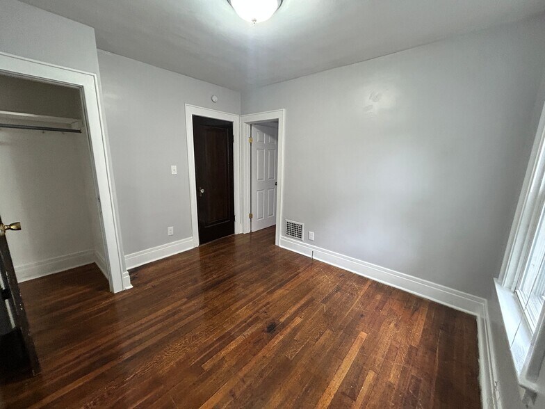 Building Photo - 710-12 W Colvin St