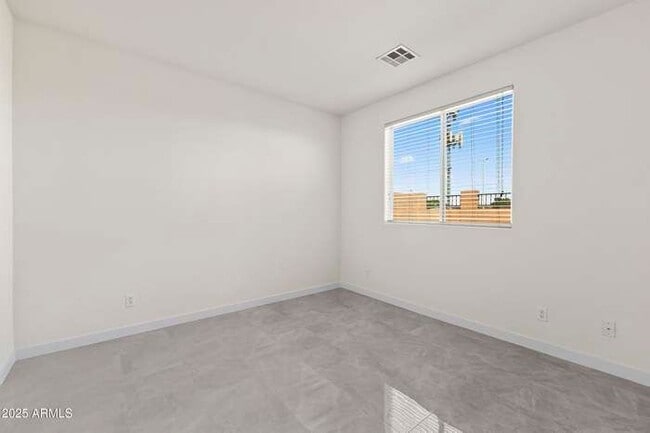 Building Photo - 3940 E Minton St