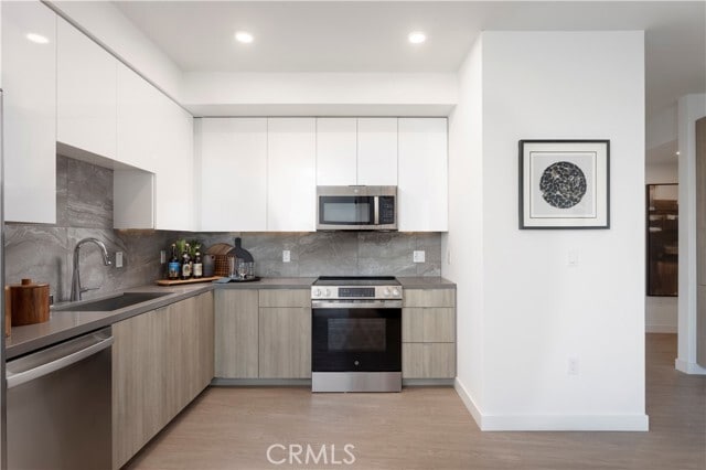 Building Photo - 511 S Harbor Blvd