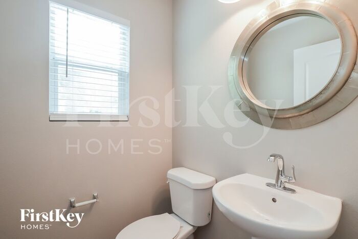 Building Photo - 2758 N Saramano Ln