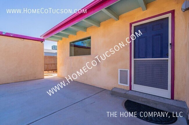 Building Photo - 3949 E 2nd St