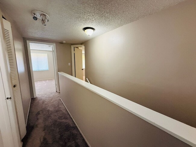 Building Photo - Charming 3 bedroom 1.5 bath condo for rent