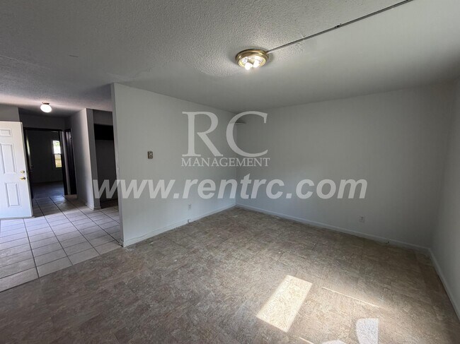 Building Photo - 21 Indiana-