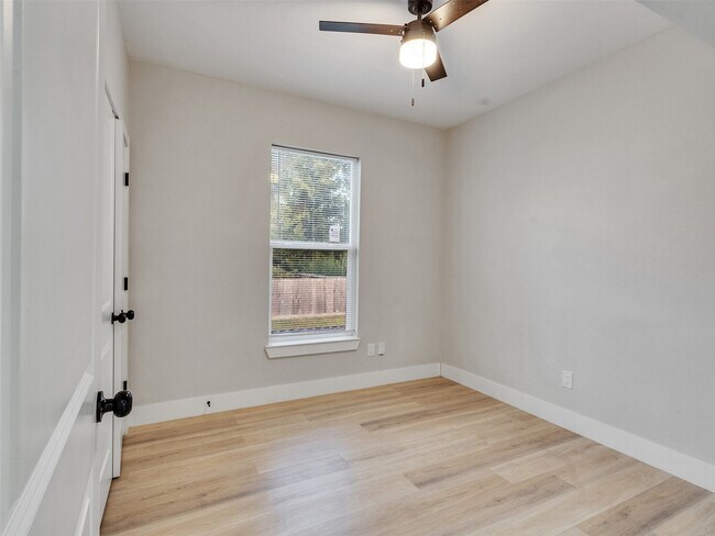 Building Photo - 819 E 40th St