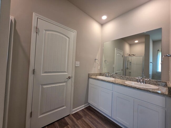 Building Photo - For Rent – 4 Bedroom, 2 Bathroom Home in W...